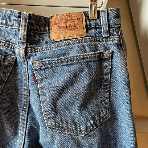 90’s Levi’s 550 - 32” x 28.5”