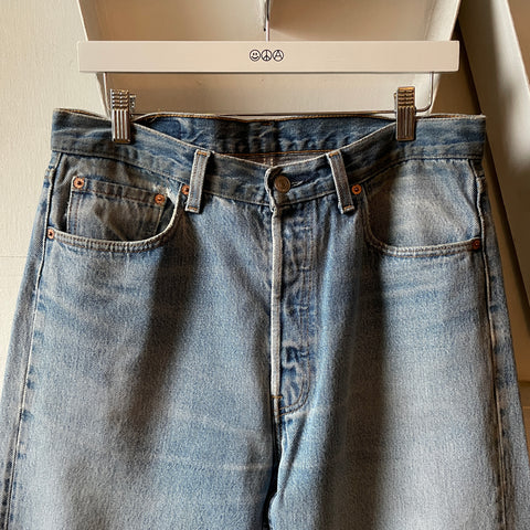90’s Levi’s 501 - 33” x 35”