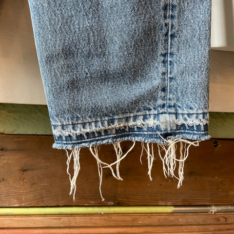 90’s Levi’s 501 - 33” x 35”