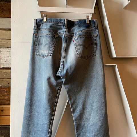 90’s Levi’s 501 - 33” x 35”