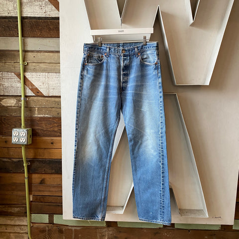90’s Levi’s 501 - 34” x 31”