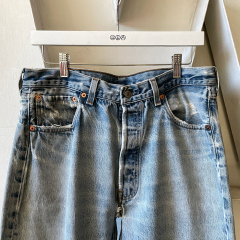 90’s Levi’s 501 - 32" x 35"