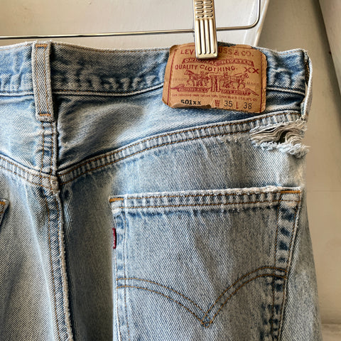 90’s Levi’s 501 - 32" x 35"