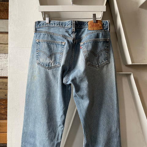 90’s Levi’s 501 - 32” x 33”
