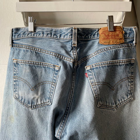 90’s Levi’s 501 - 32” x 33”