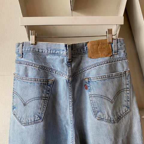 90’s Levi’s 550 - 34” x 30”