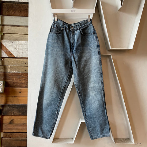 90’s Levi’s 900 Series - 26” x 26”