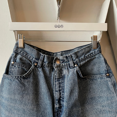 90’s Levi’s 900 Series - 26” x 26”