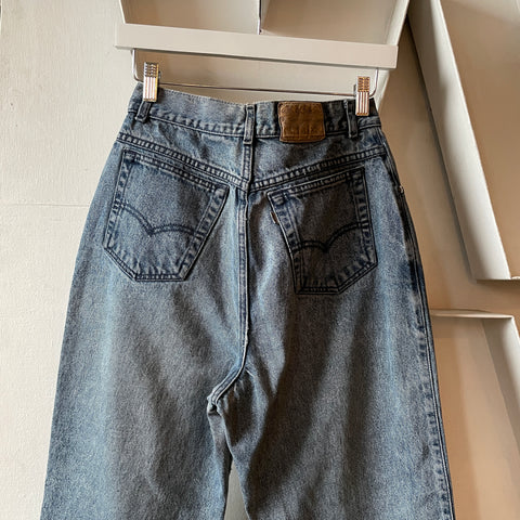 90’s Levi’s 900 Series - 26” x 26”