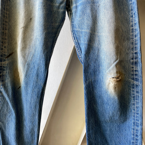 90’s Levi’s 501 - 36” x 31”