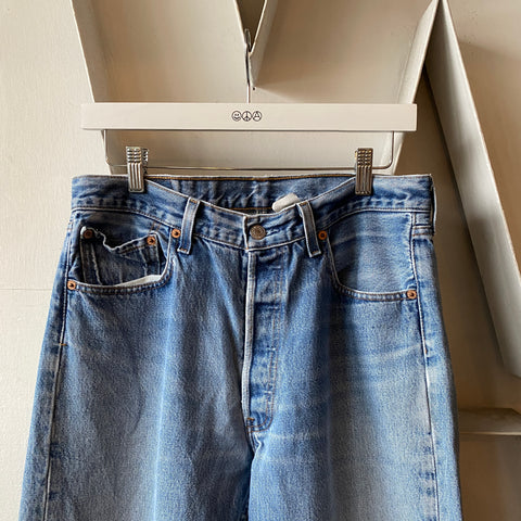 90’s Levi’s 501 - 32” x 27.5”