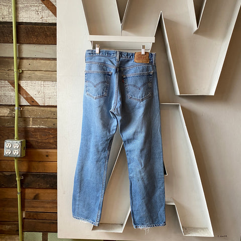 90’s Levi’s 501 - 32” x 27.5”