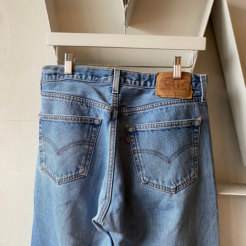 90’s Levi’s 501 - 32” x 27.5”