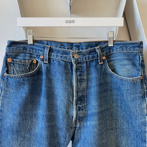 90’s Levi’s 501 - 35” x 27”