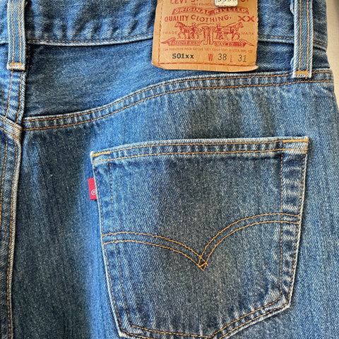 90’s Levi’s 501 - 35” x 27”