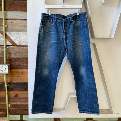 90’s Levi’s 501 - 36” x 27”