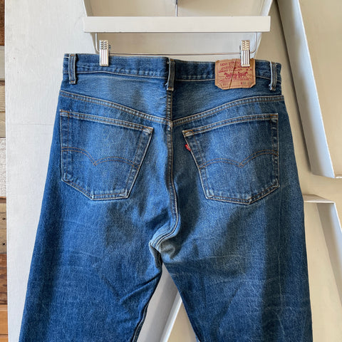 90’s Levi’s 501 - 36” x 27”